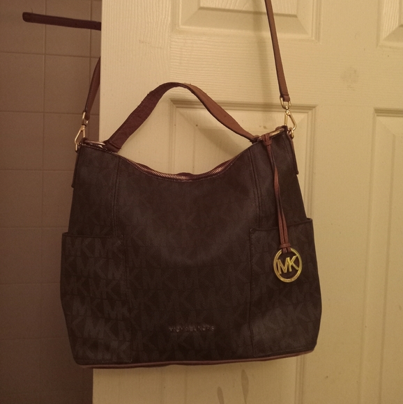 *SOLD**MICHAEL KORS   PURSE - Picture 4 of 7